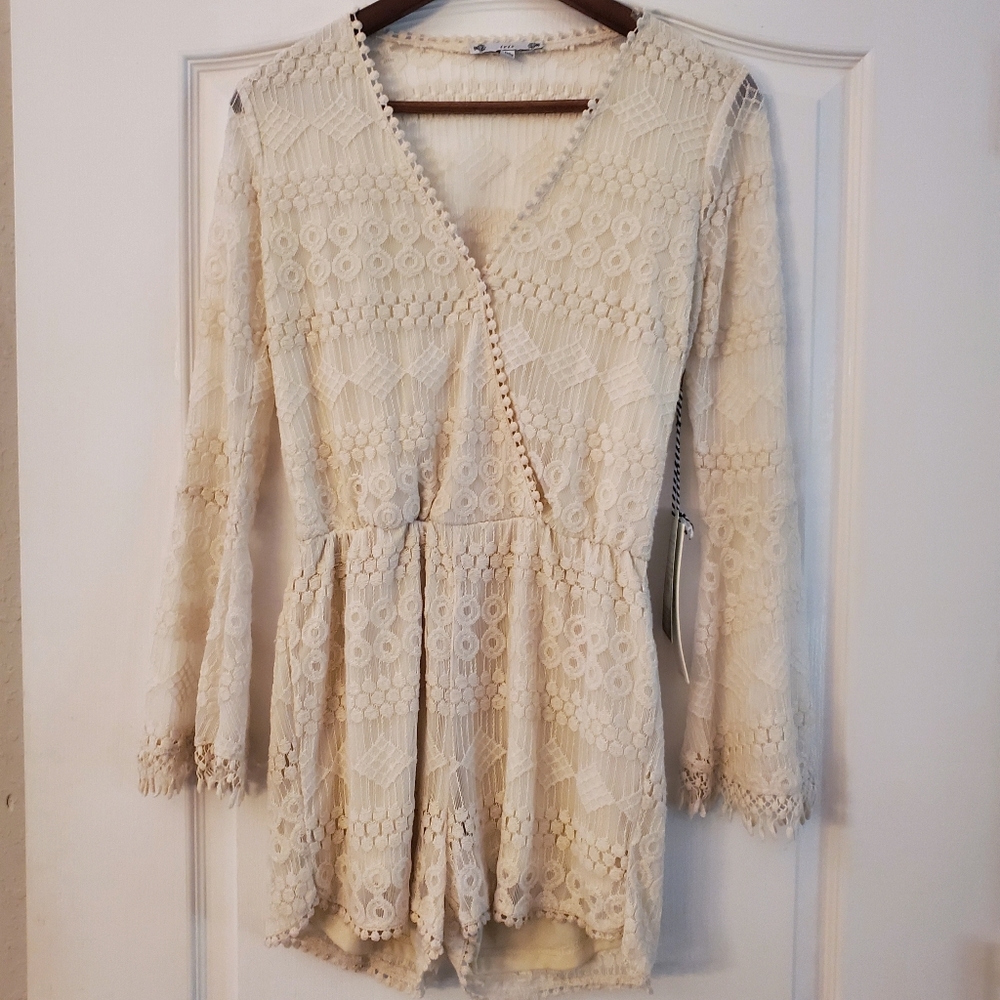 Iris Cream long sleeve lace shorts romper S NWT